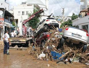 VIDEO: Flood devastates Turkeys famous resort