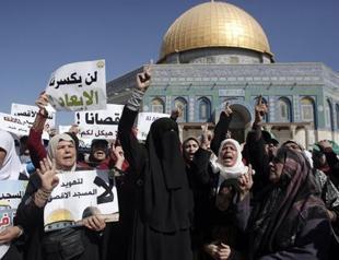 New clashes at Al-Aqsa mosque compound: AFP journalist