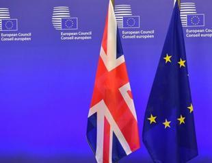 Polls show UK public closely split over remaining in EU