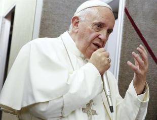Govt workers have right to refuse gay marriage licenses: Pope