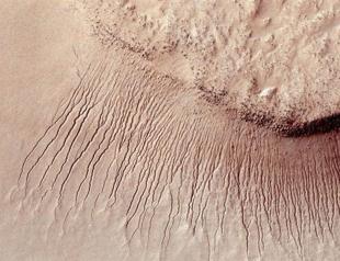 Mars appears to have flowing water