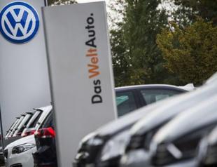 Germany orders scandal-hit VW to recall 2.4 mn vehicles