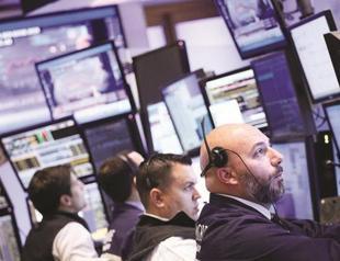 US growth modest, strong dollar weighs: Fed report