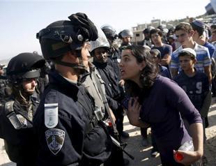 Settlers clash with Israeli police in West Bank