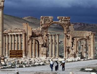 ISIL blows up Arch of Triumph in Syrias Palmyra