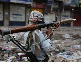 Rocket attack in Aden against hotel housing Yemen PM: Security source