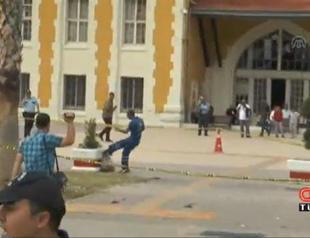 VIDEO: Man kicks suspicious bag over ‘police provocation’ in Turkey’s south