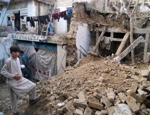 Rescuers race to reach quake zones in Afghanistan, Pakistan as toll nears 300