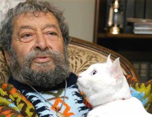 Turkish artist Fikret Otyam dies