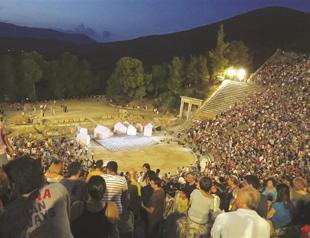 Economic crisis proves no tragedy for Greek theater