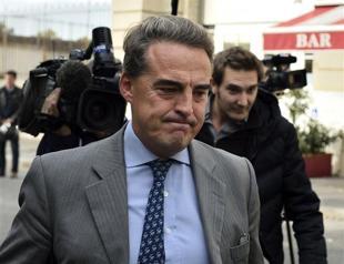 Air France to go ahead with 2016 job cuts despite protests