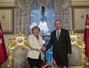 Merkels embrace of Turkey draws criticism from Bavarian allies