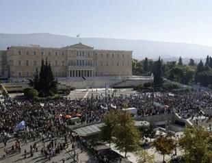 Greek government races for compromise with creditors