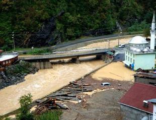 Floods, landslides kill 3 in northeast Turkey