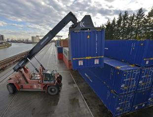 Despite tail-winds, eurozone economy loses momentum