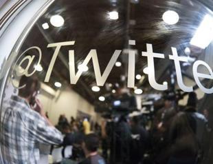 Twitter chief Dorsey gives chunk of stock to workers