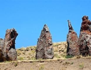Nemrut’s camels resisting time