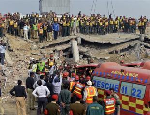 Rescuers search for survivors of Pakistan factory collapse