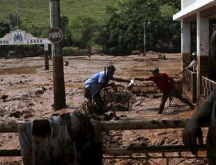 Two dozen missing in vast mudflow of Brazil mine disaster
