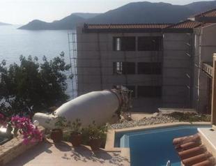 Local governor declares illegal stories of hotel in Kaş will be demolished