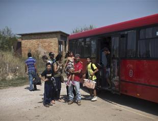 Migrants surge across Balkans to beat Hungarys razor fence