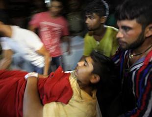 Eight people killed in renewed firing along disputed Kashmir border