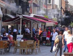 Outdoor cooling system chills citizens in Turkey’s northwest