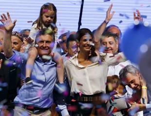 Argentina elects pro-business Macri after 12 years of Kirchner rule