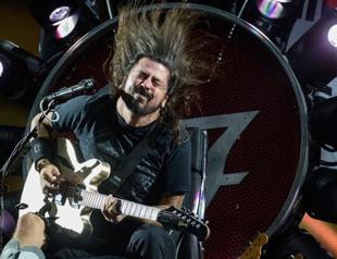 Foo Fighters dedicates free release to Paris Attacks victims