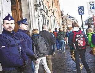 Brussels schools and metro reopen despite terror alert