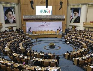 Iran seeks $25 bn as new oil contract offer unveiled