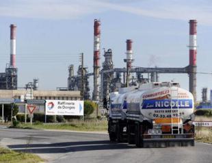 OPEC sees non-cartel oil supply falling in 2016