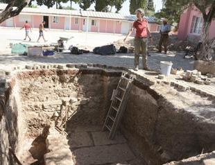 Pieces of huge structure found in Didim