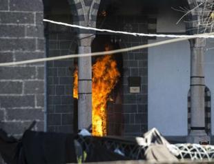 Historic mosque near Tahir Elçi murder scene set on fire