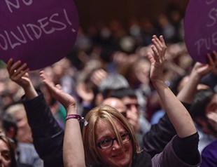 Spain votes in landmark polls that could end two-party grip on politics