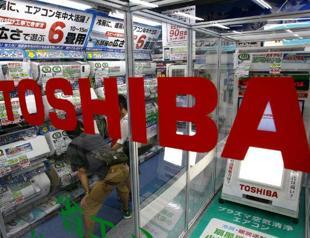 Scandal-hit Toshiba warns of $4.5 bln annual loss, job cuts