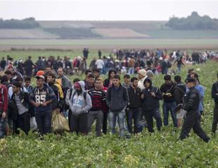 Croatia, Serbia trade barbs as Hungary builds new migrant barrier