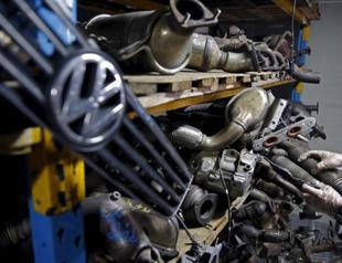 Germany orders VW to set timetable on meeting pollution standards