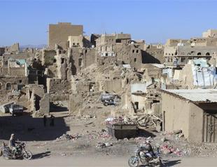 Al Qaeda militants take over two south Yemen towns, residents say