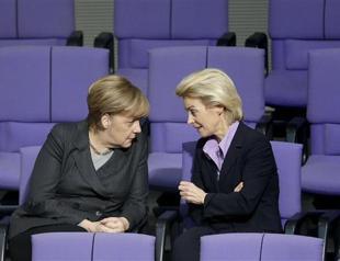 Germany OKs mission, Hollande visits carrier