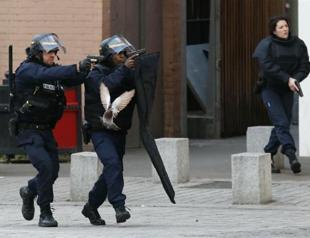 Two men linked to Paris attackers arrested in Austria: Report