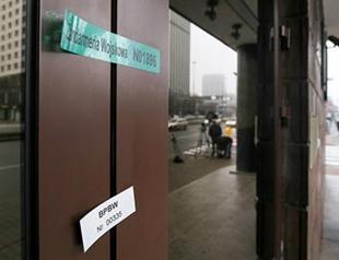 New Polish authorities raid NATO spy centre, fire staff