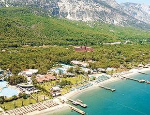 Sharp hike in Antalya hotel occupancy rates in November amid plunge across country