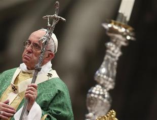 Pope defends marriage, hetero couples after gay priest