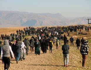 Thousands march to reach southeastern town under curfew