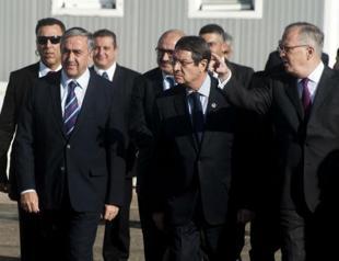 Two leaders of Cyprus wish joint Happy New Year