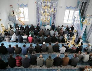 Turkish civil servants’ time off for Friday prayers now official, legist takes decision to high court