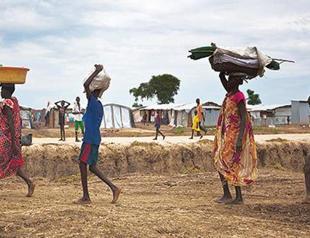 Thousands flee Sudan despite peace efforts