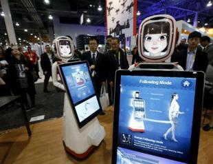 Robots, new working ways to cost 5 mln jobs by 2020, Davos study says