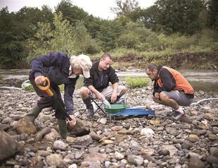 Lure of gold draws hundreds to Bulgaria’s rivers
